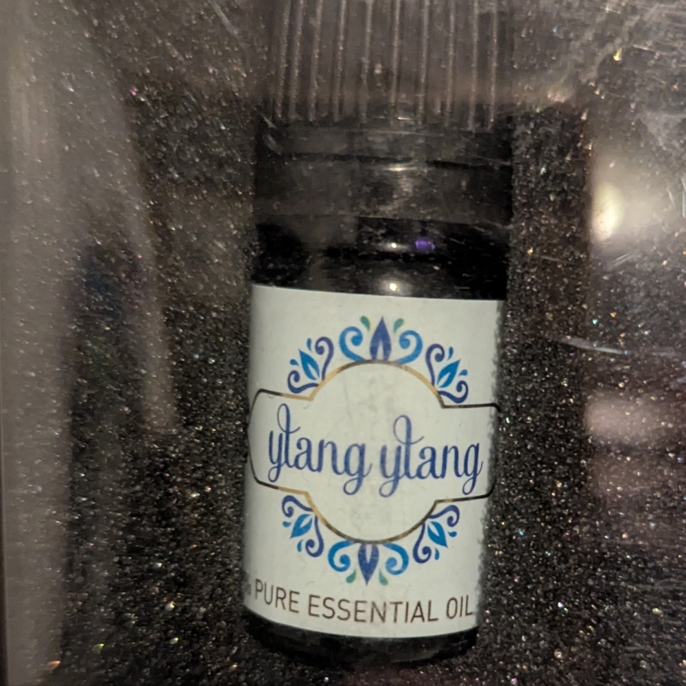 Essential Oil Set with Diffuser - Picture 6 of 8